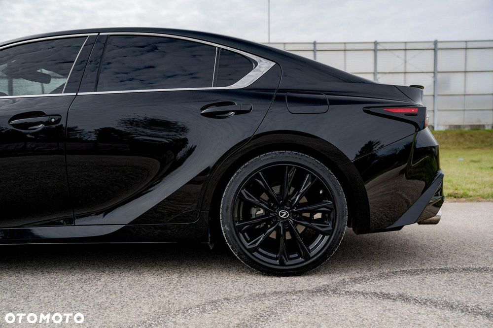 Lexus IS - 10