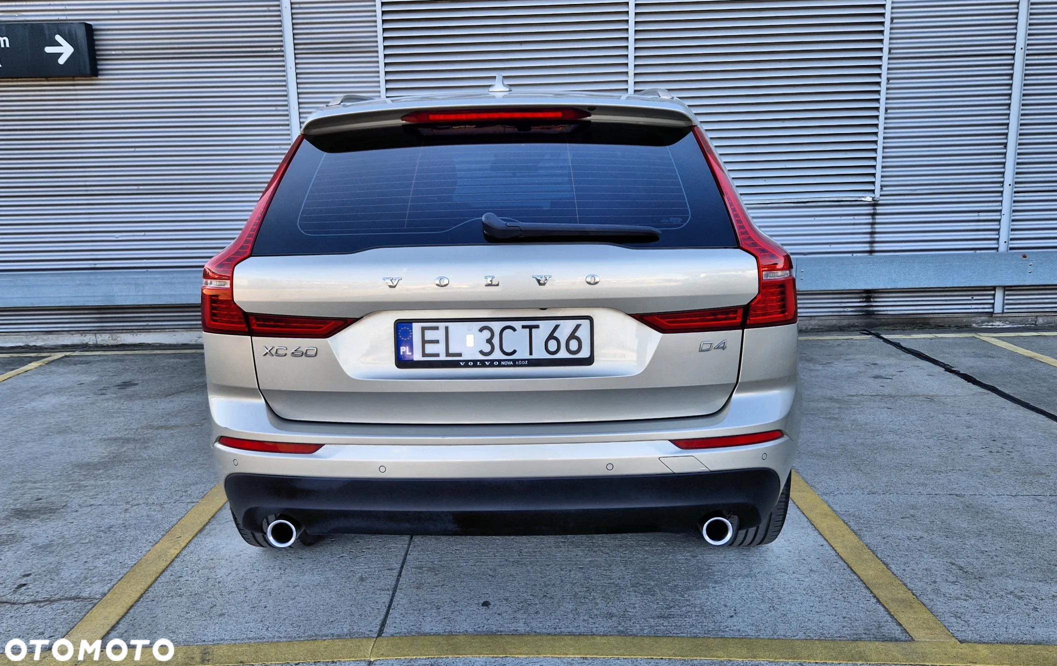 Volvo XC 60 D4 SCR Momentum - 12