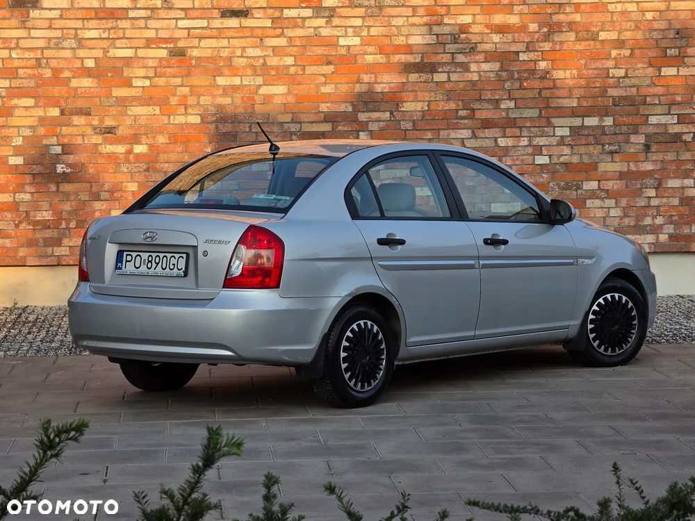 Hyundai Accent - 19