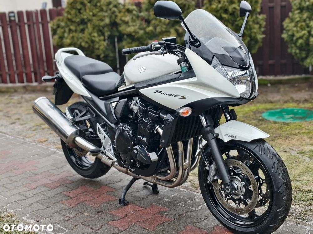 Suzuki GSX - 2