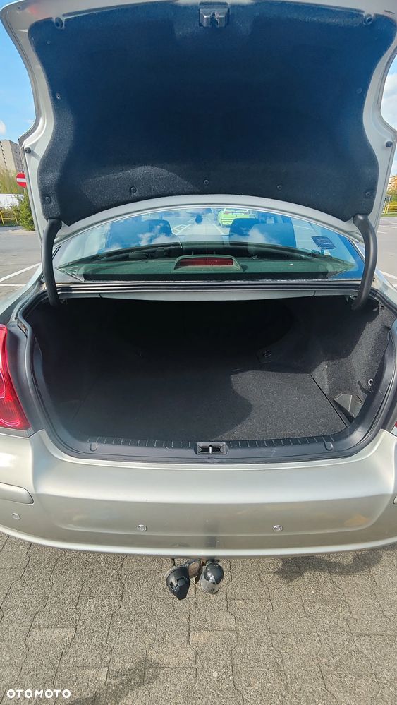 Toyota Avensis 1.8 VVT-i Sol - 5