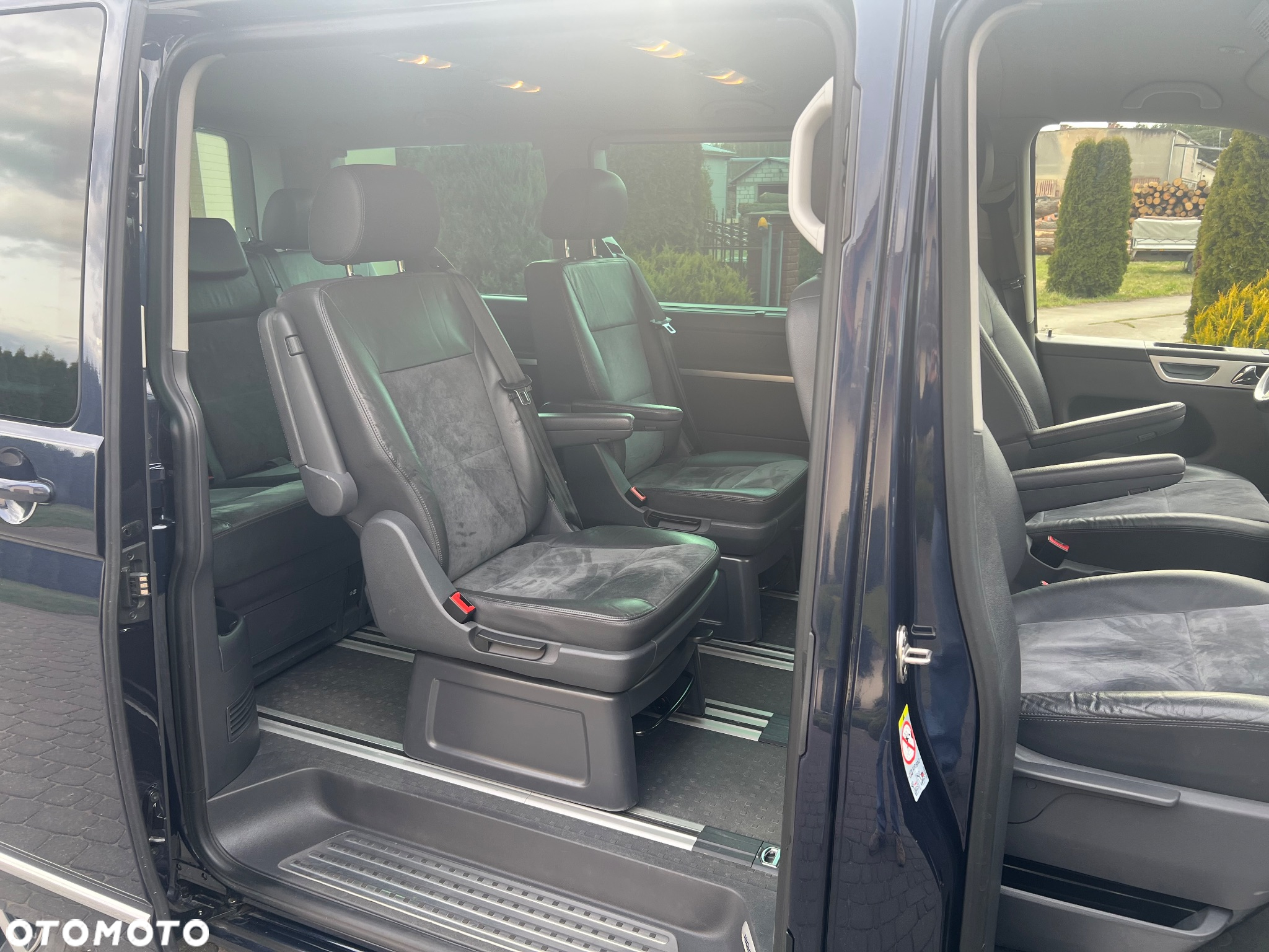 Volkswagen Multivan - 13