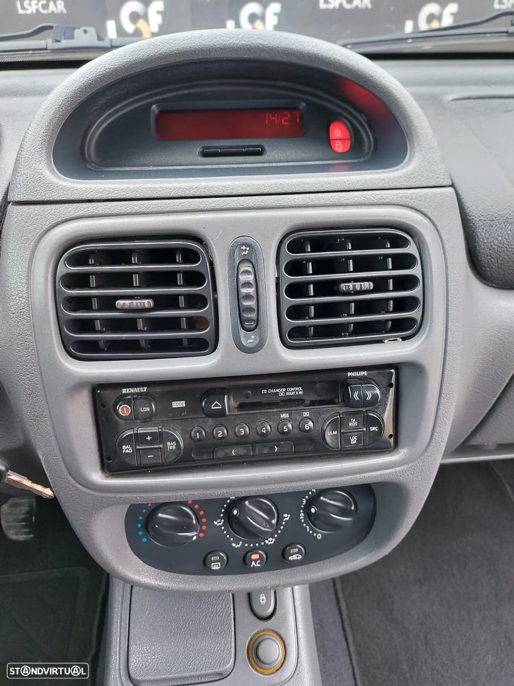 Renault Clio 1.2 RT - 18