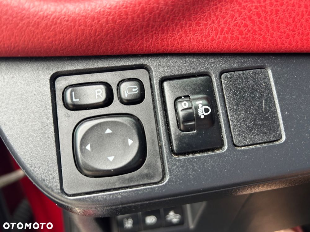 Toyota Yaris Hybrid 100 Selection Platinum - 22