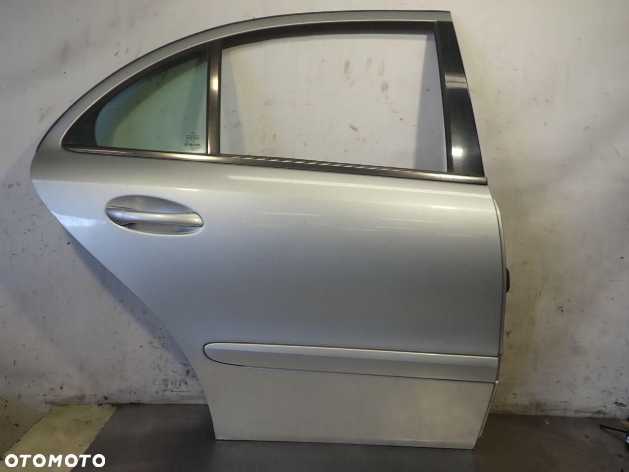 DRZWI PRAWY TYŁ MERCEDES-BENZ W211 E220 C744 - 1