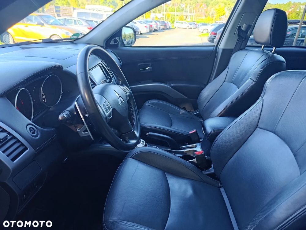 Mitsubishi Outlander 2.2 DI-D 4WD Automatik Invite - 12