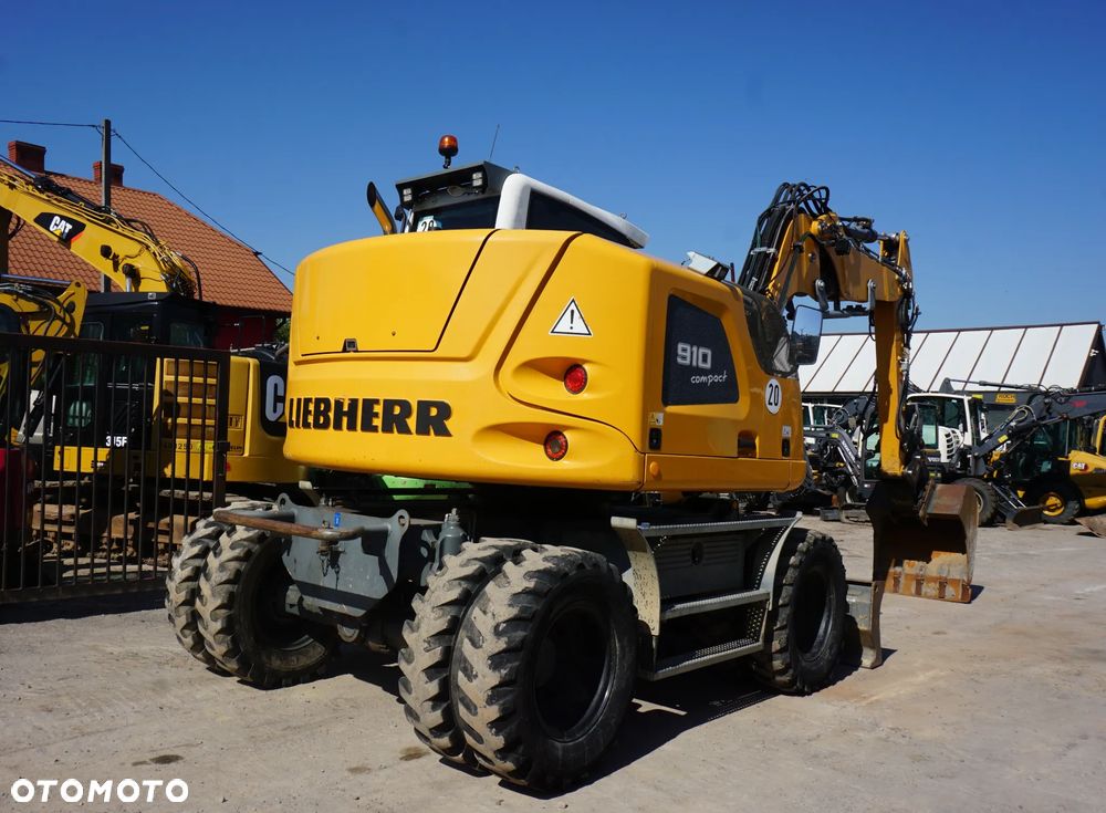 Liebherr A 910 - 4