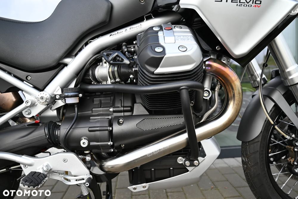 Moto Guzzi Stelvio - 10