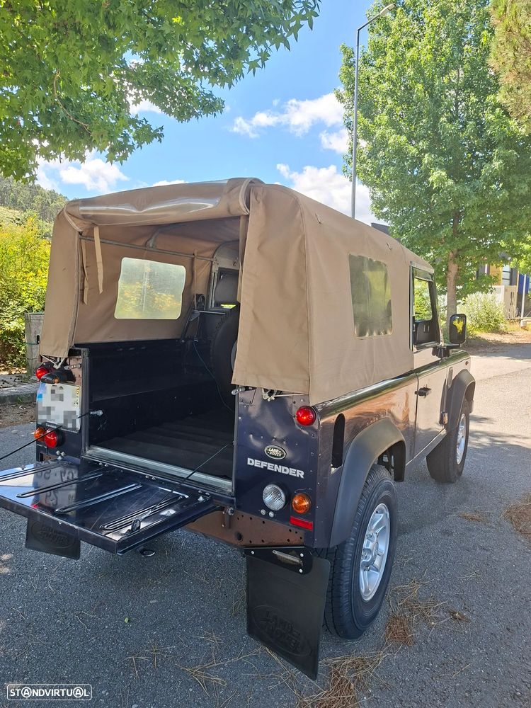 Land Rover Defender 90 2.2 CRD E - 11