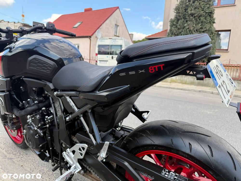 Suzuki GSX - 18