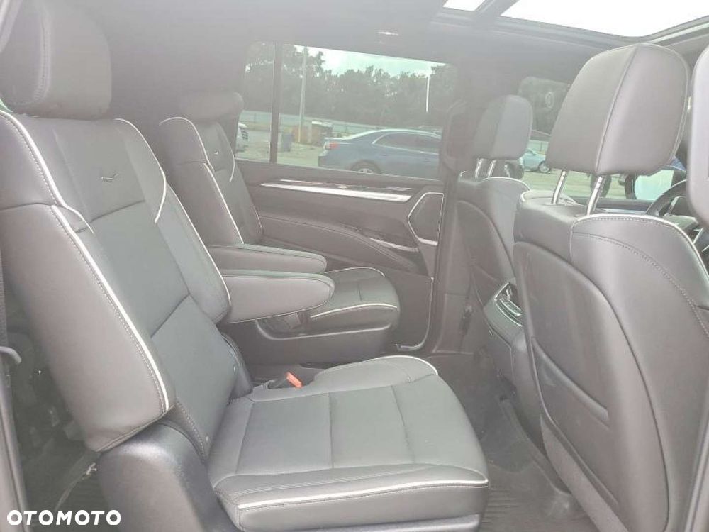 Cadillac Escalade - 11