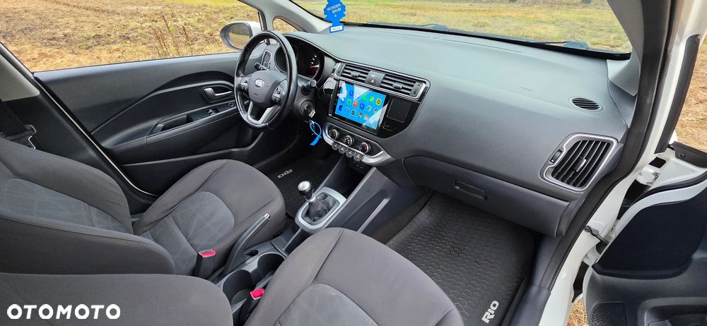 Kia Rio 1.2 L - 12