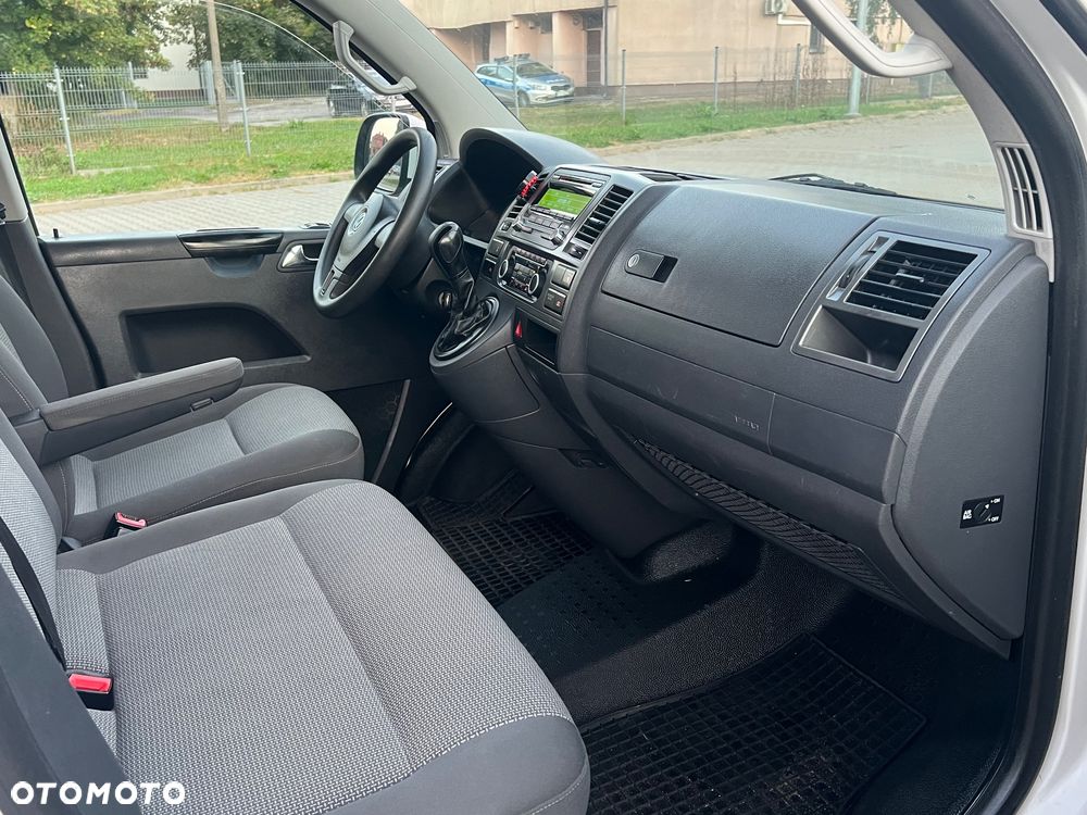 Volkswagen Caravelle - 8