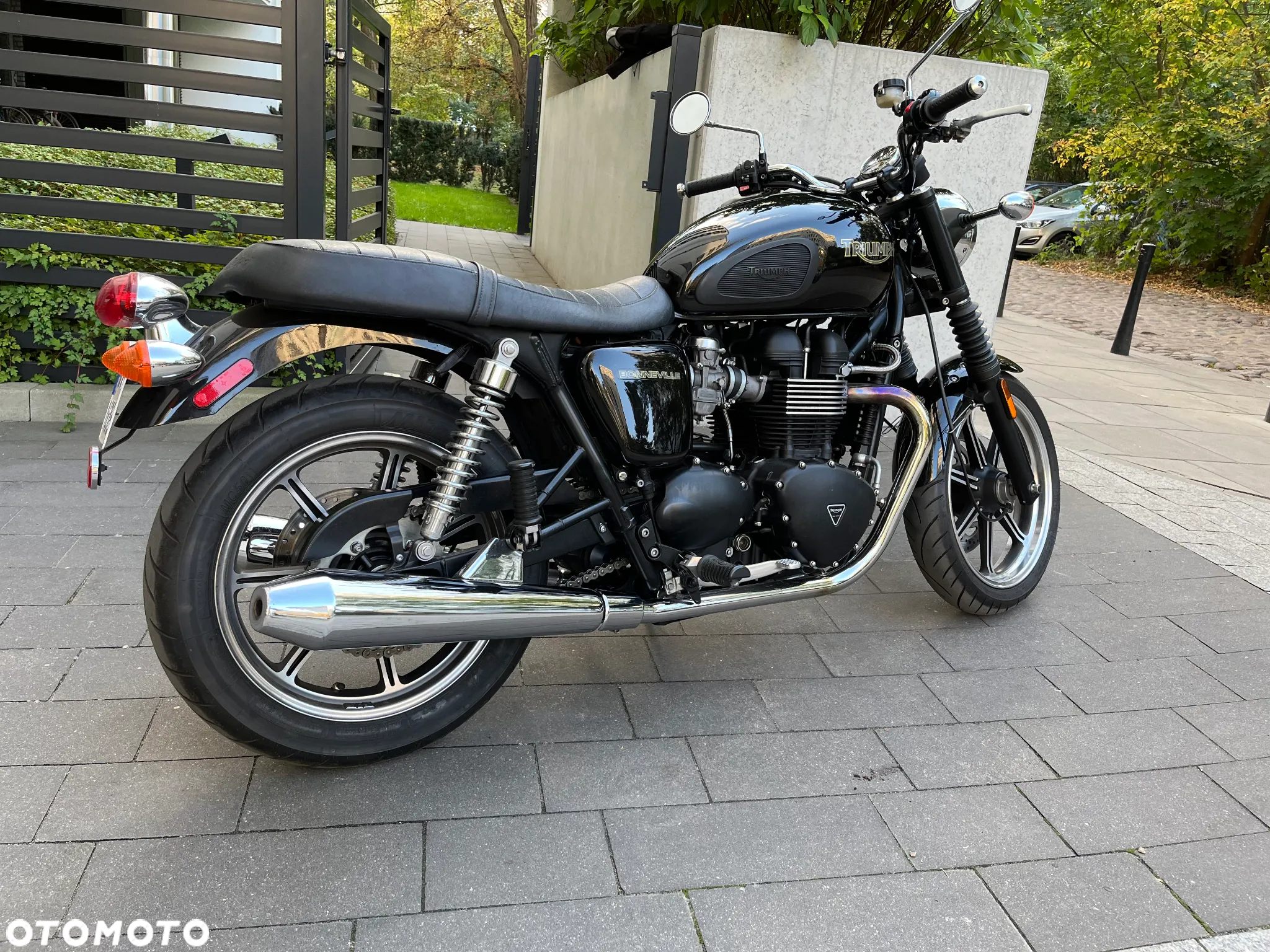Triumph Bonneville - 2