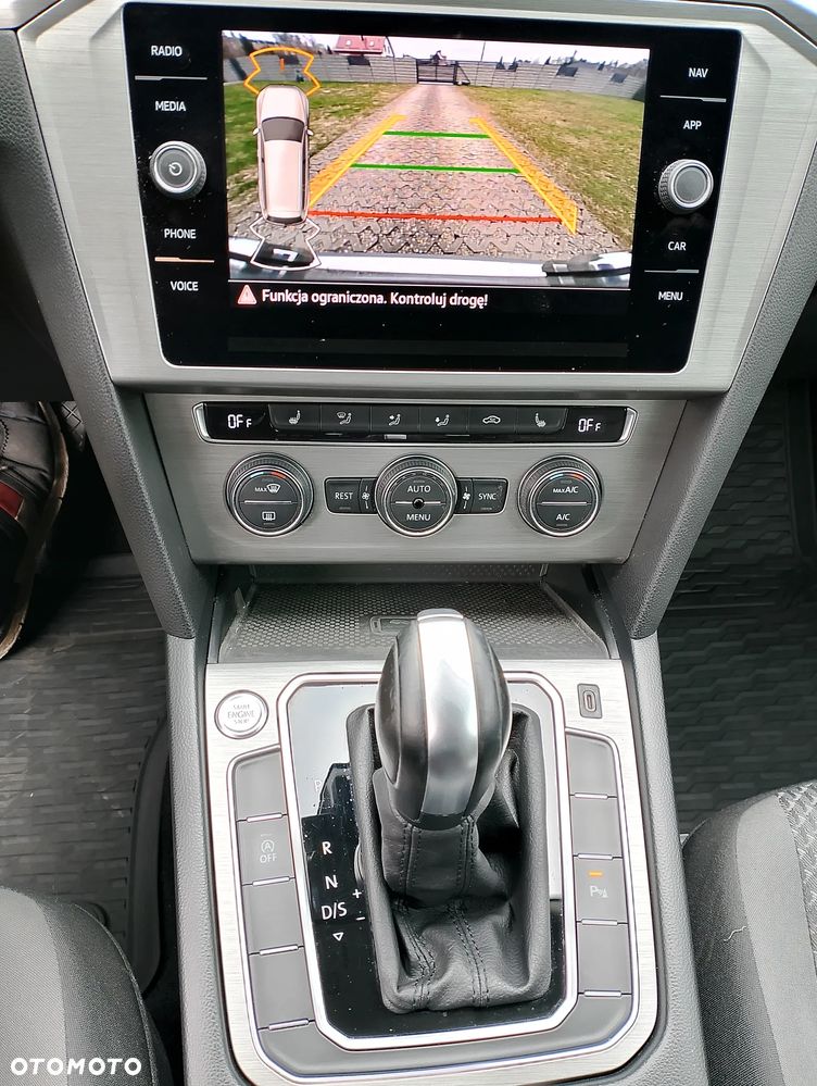 Volkswagen Passat 2.0 TDI (BlueMotion Technology) DSG Comfortline - 11