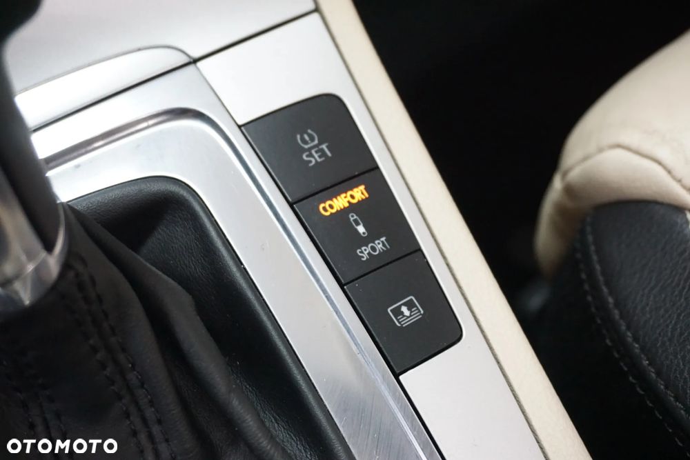 Volkswagen Passat CC 1.8 TSI DSG Exclusive - 26