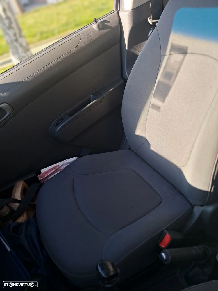 Chevrolet Spark 1.0 L - 8