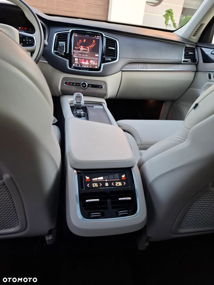 Volvo XC 90 - 25