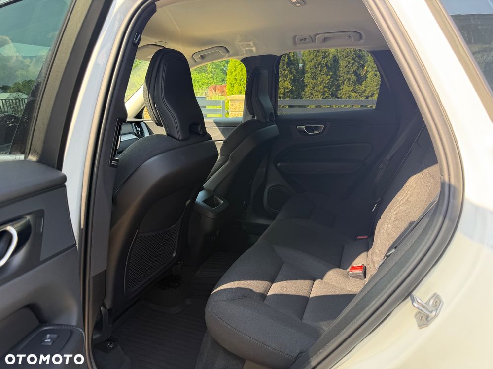 Volvo XC 60 B4 D AWD Momentum Pro - 16