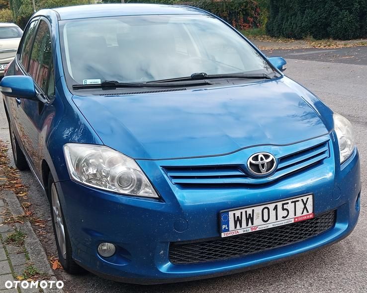 Toyota Auris 2011 photo 2