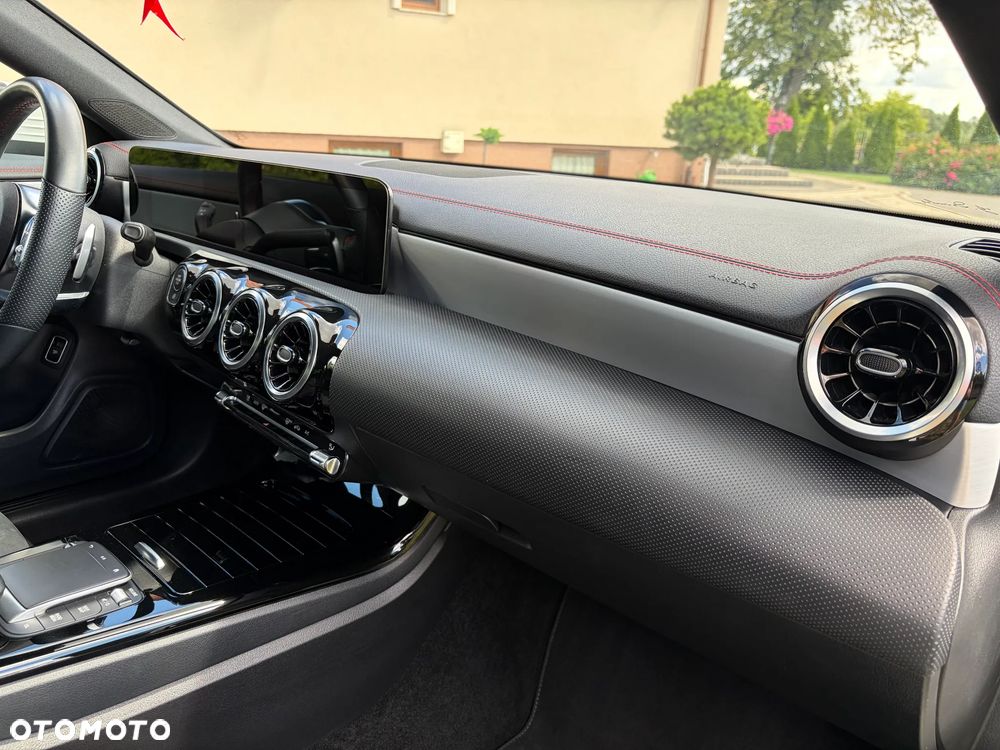 Mercedes-Benz CLA 180 AMG Line 7G-DCT - 24