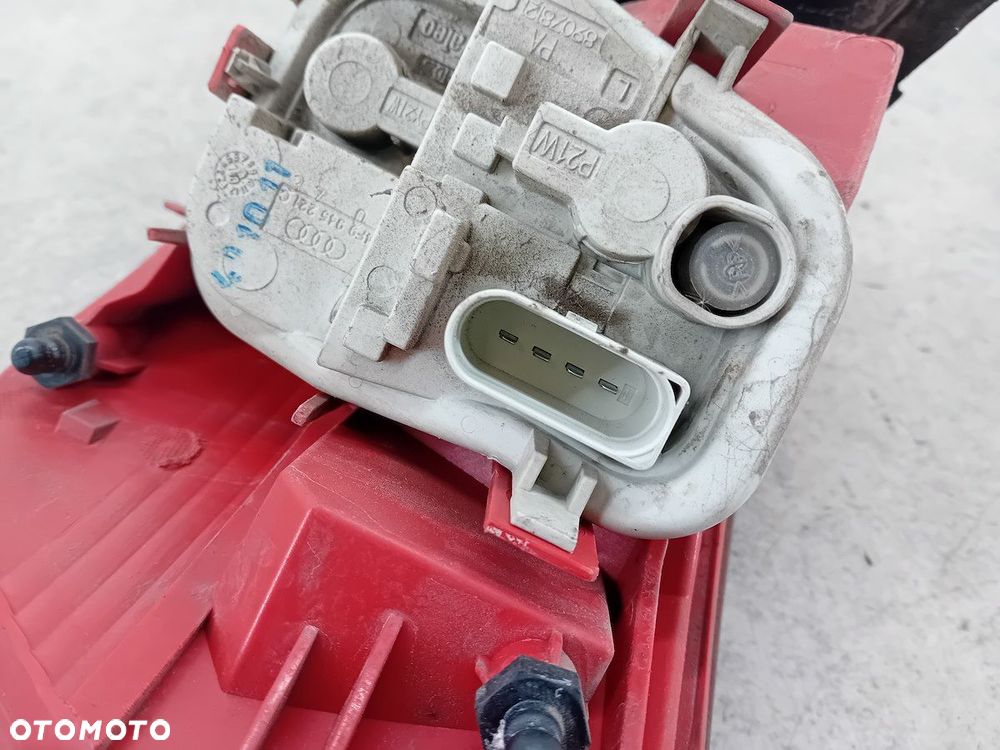 LAMPA TYLNA LEWA AUDI A6 C6 FL 4F9945095E KOMBI - 6
