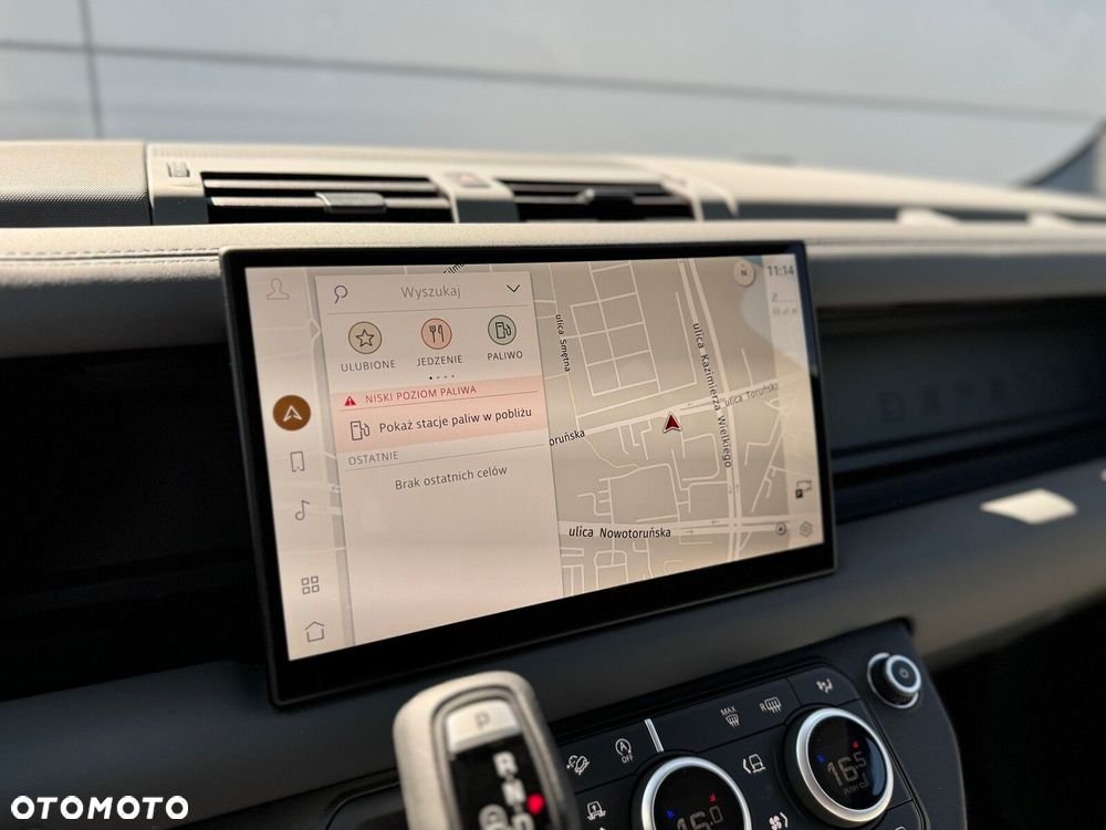 Land Rover Defender - 25