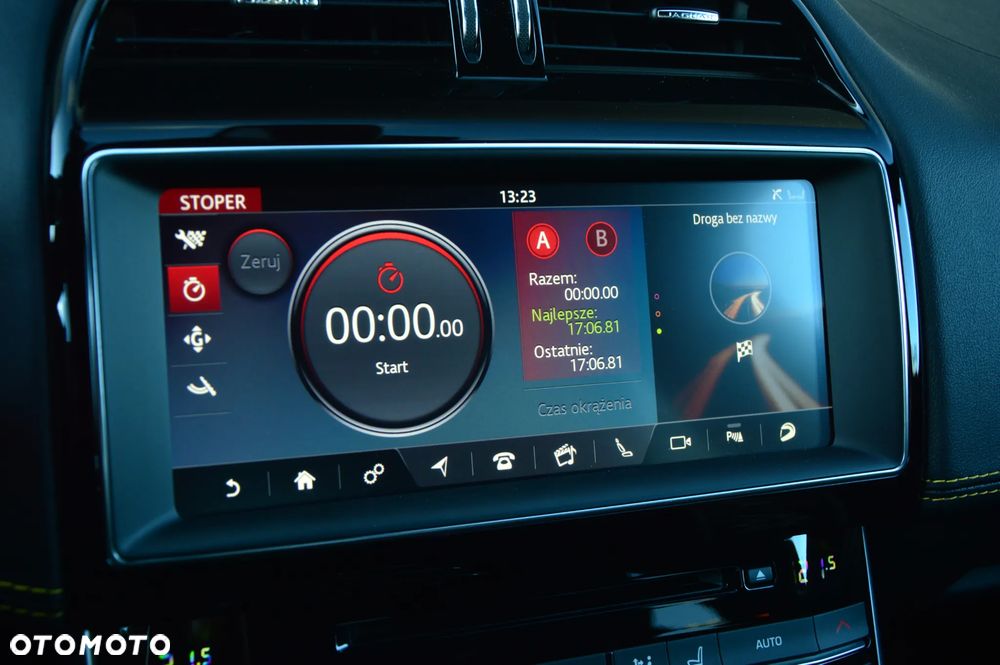 Jaguar XE 2.0 T AWD 300 Sport - 31