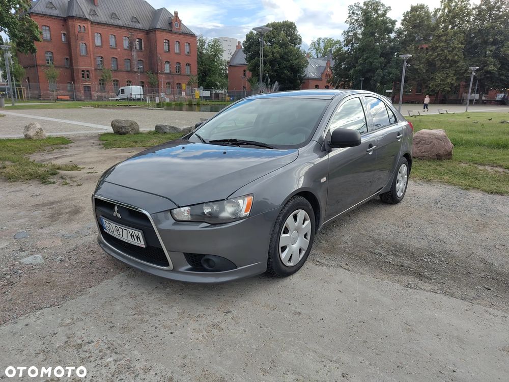 Mitsubishi Lancer 1.6 Inform - 1