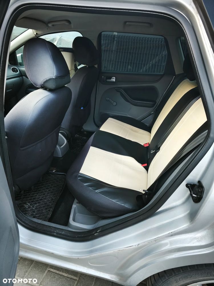 Ford Focus 1.8 TDCi Ambiente - 6