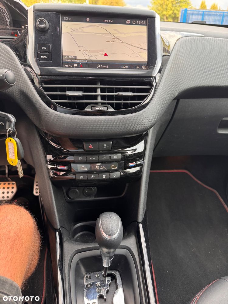 Peugeot 2008 - 9