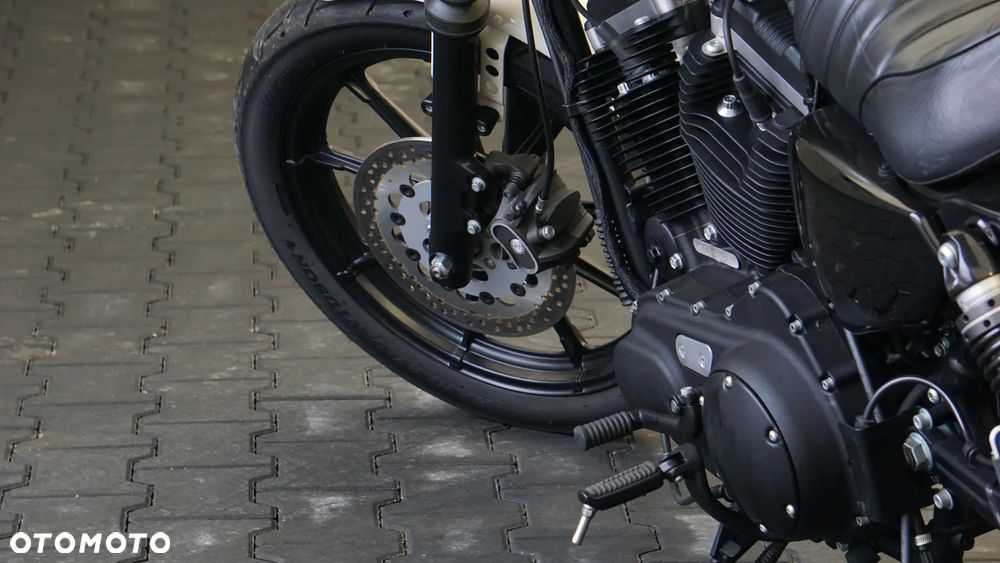 Harley-Davidson Sportster Iron 883 - 27