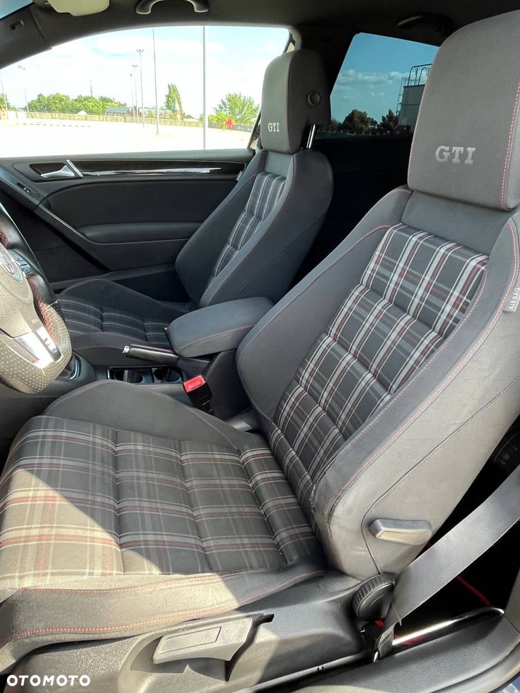 Volkswagen Golf - 10