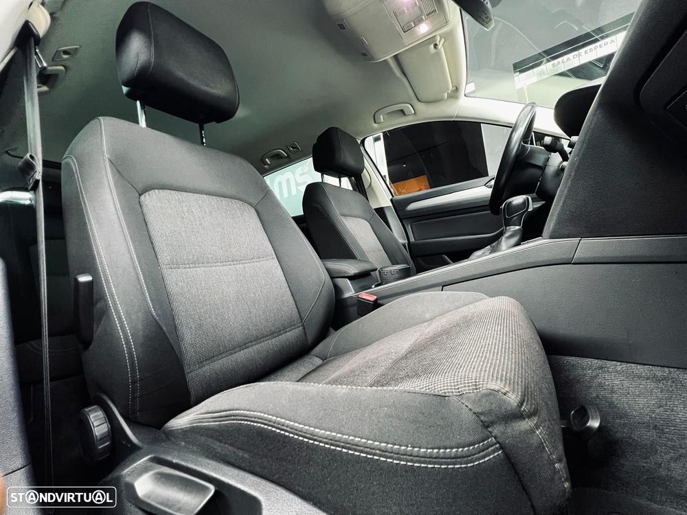 VW Passat 1.6 TDI DSG - 32