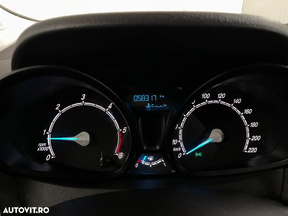 Ford Transit Courier - 16