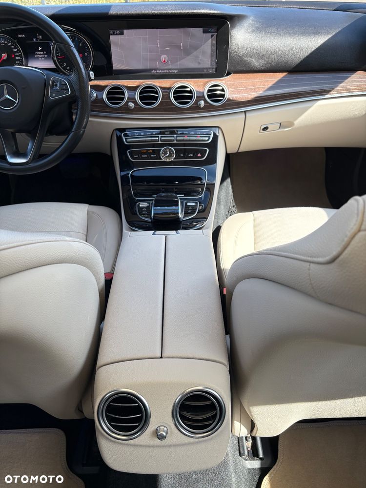 Mercedes-Benz Klasa E 220 d 4Matic 9G-TRONIC Avantgarde - 21