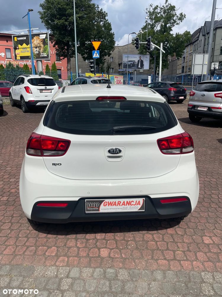 Kia Rio 1.2 L - 5