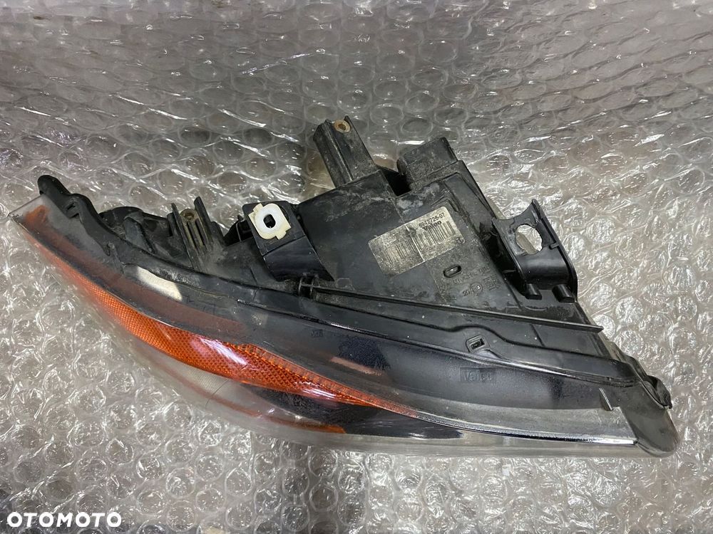 LAMPA PRAWA ZWYKŁA H7 BMW E90 USA 6942726-07 - 3