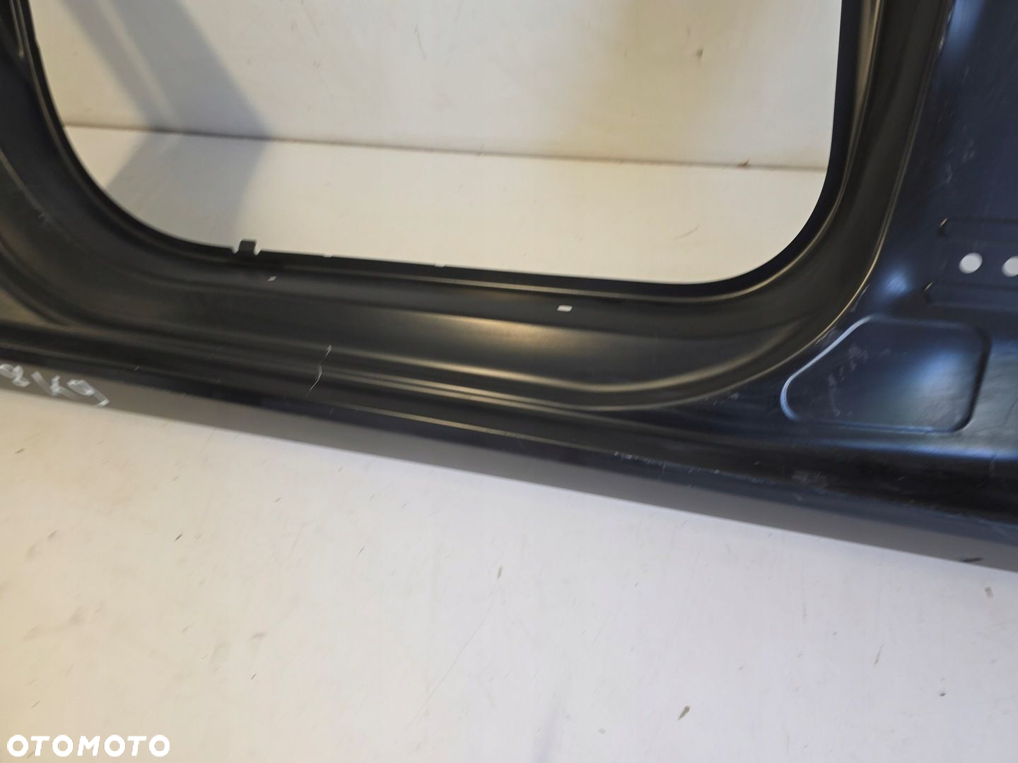 Próg prawy poszycie słupek AUDI A4 B8 8K9803088 08-16r - 4
