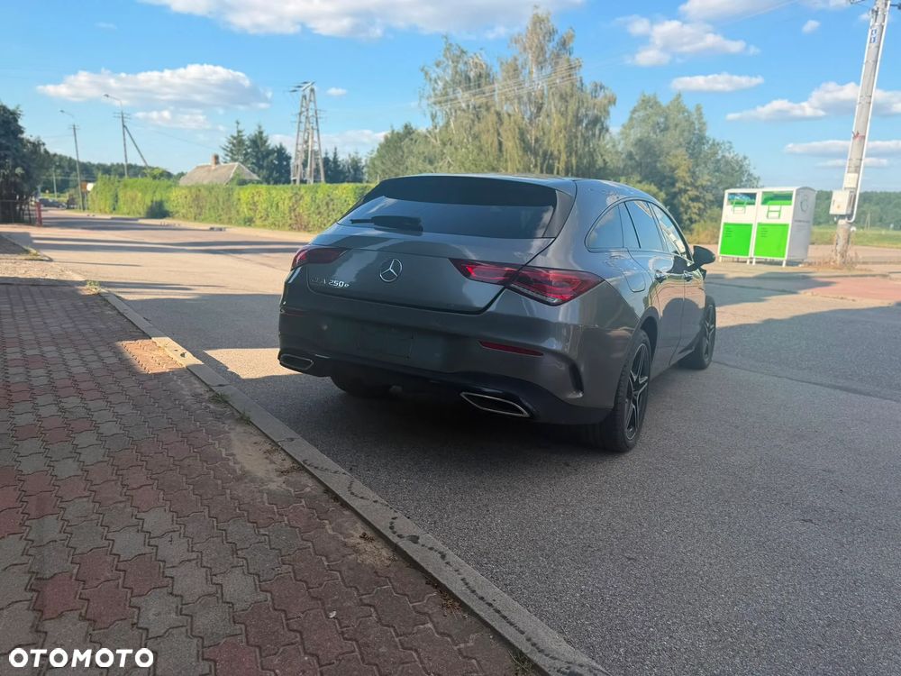 Mercedes-Benz CLA 250 e 8G-DCT AMG Line - 5