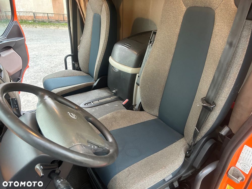 Volvo FL - 25