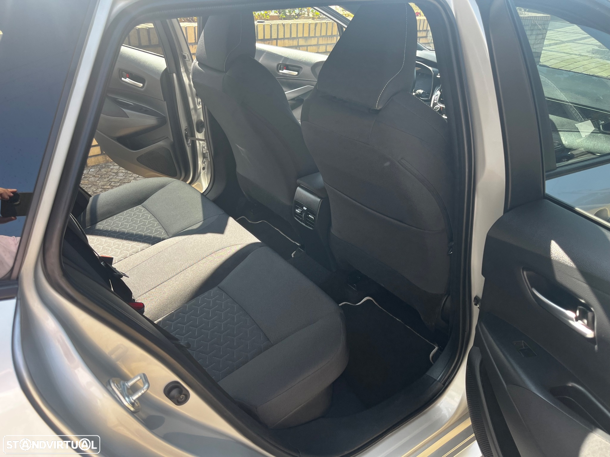 Toyota Corolla Touring Sports 1.8 Hybrid Comfort+P.Sport - 30