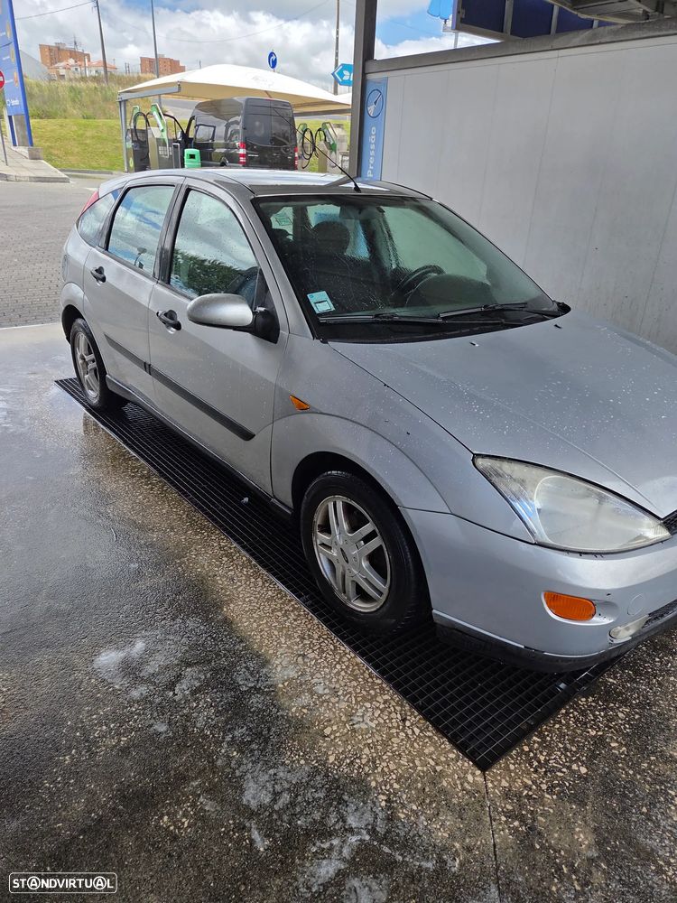 Ford Focus 1.6 Ghia - 2