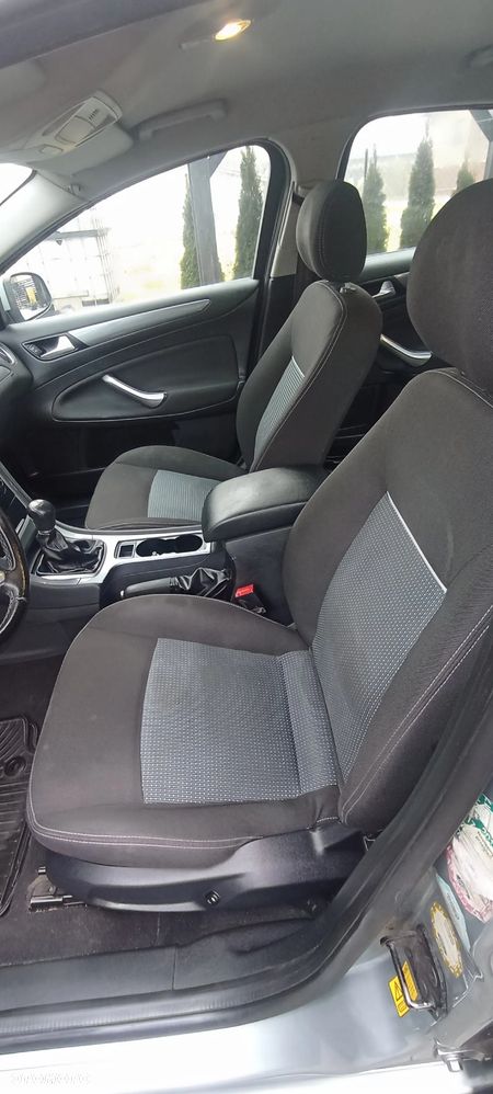 Ford Mondeo 2.0 Trend - 14