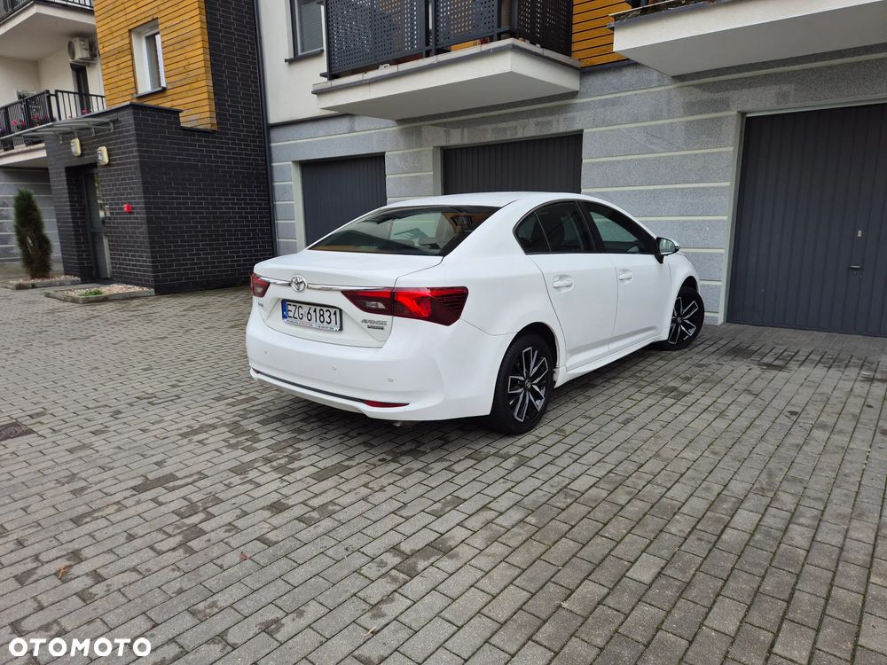 Toyota Avensis 2015 photo 5