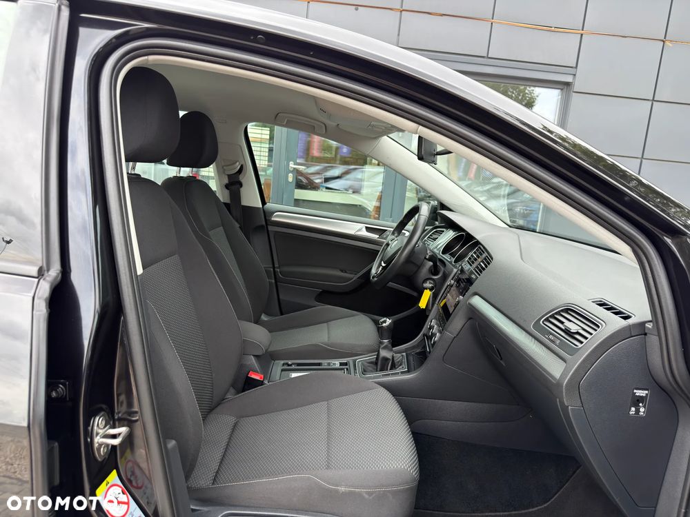 Volkswagen Golf - 28