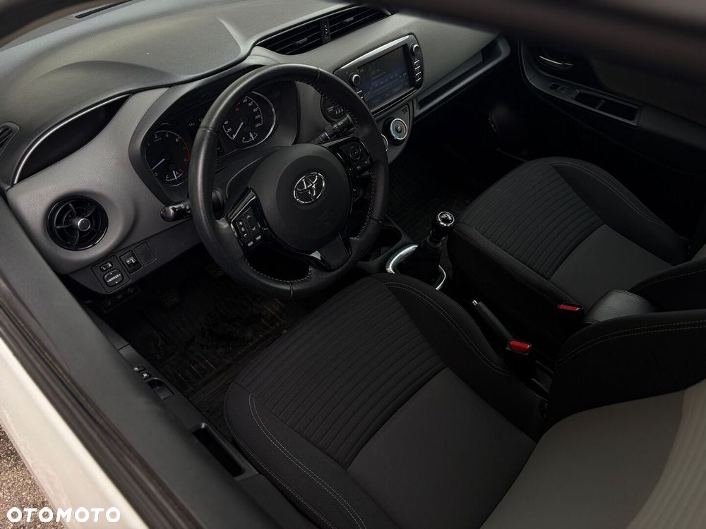Toyota Yaris - 25