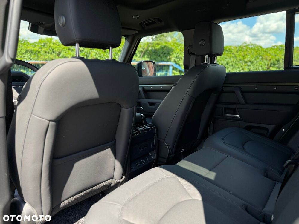 Land Rover Defender - 20