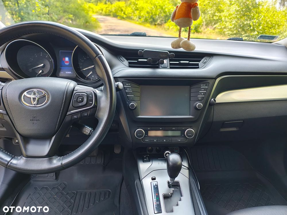 Toyota Avensis 2.0 Premium MS - 10