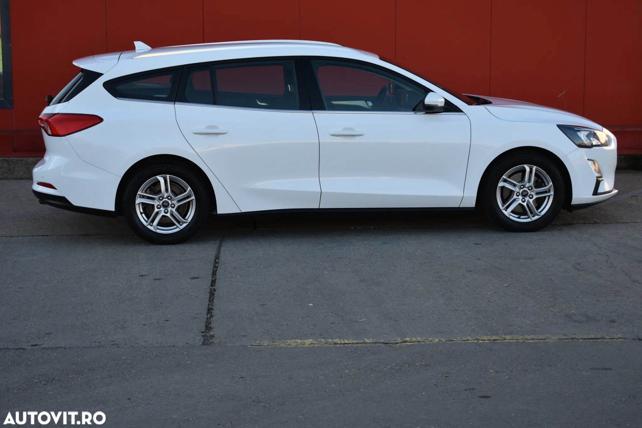 Ford Focus 1.5 EcoBlue Start-Stopp-System TITANIUM - 19